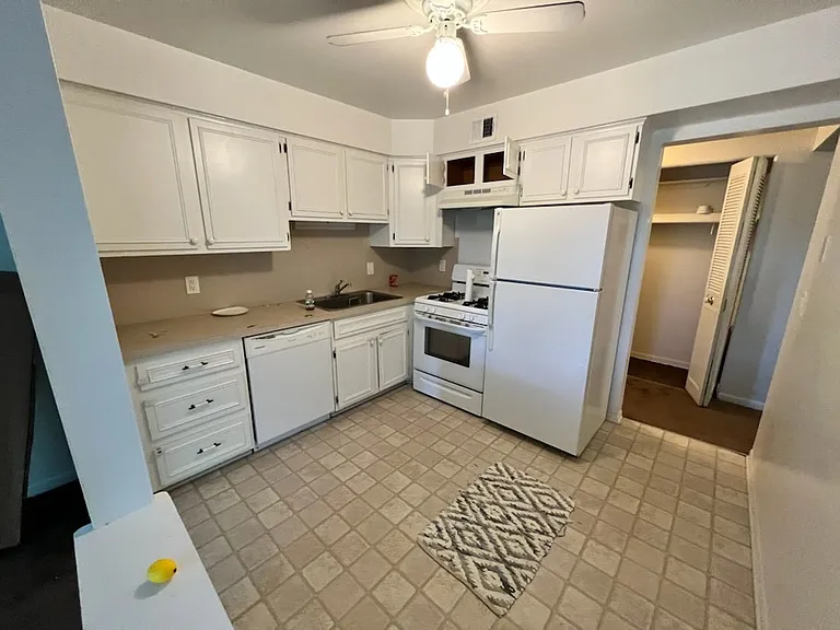 448 Fox Hills Dr S #8 — Photo 3