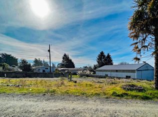 98162 Daina Ln, Brookings, OR 97415