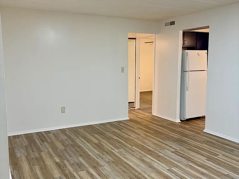 2440 Noble Rd #204 — Photo 3