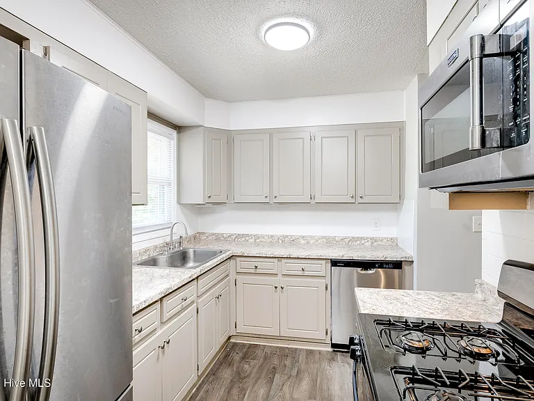 2107 Faircrest Ave #A — Photo 6