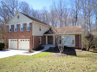 7626 Chancellor Way, Springfield, VA 22153