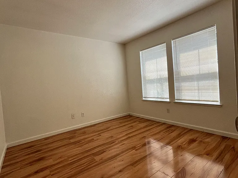 4550 Parkvale Ct — Photo 23
