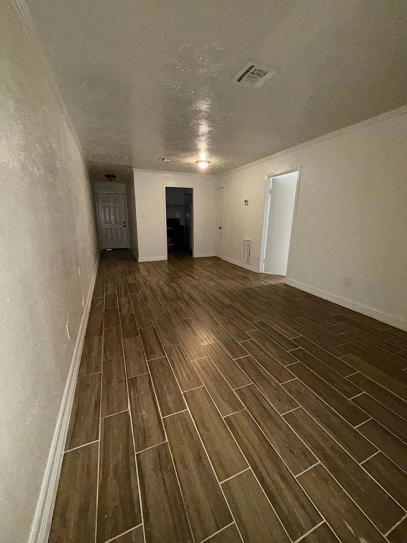 3 Bedroom - 1.5 Bath — Photo 2