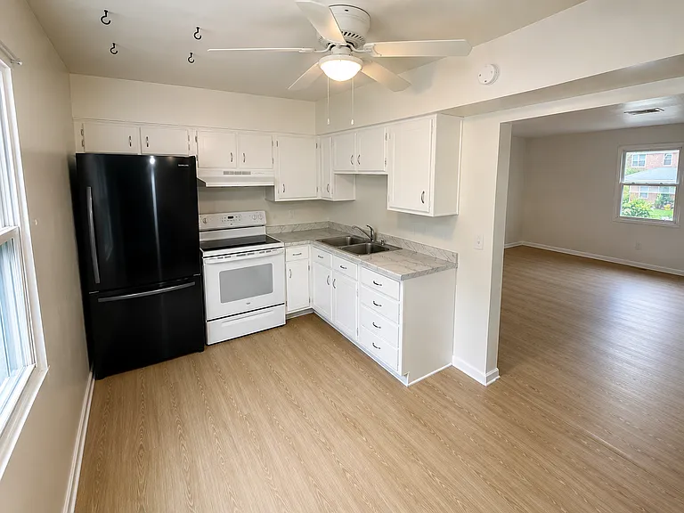 301 E Augusta Ave #303 — Photo 4
