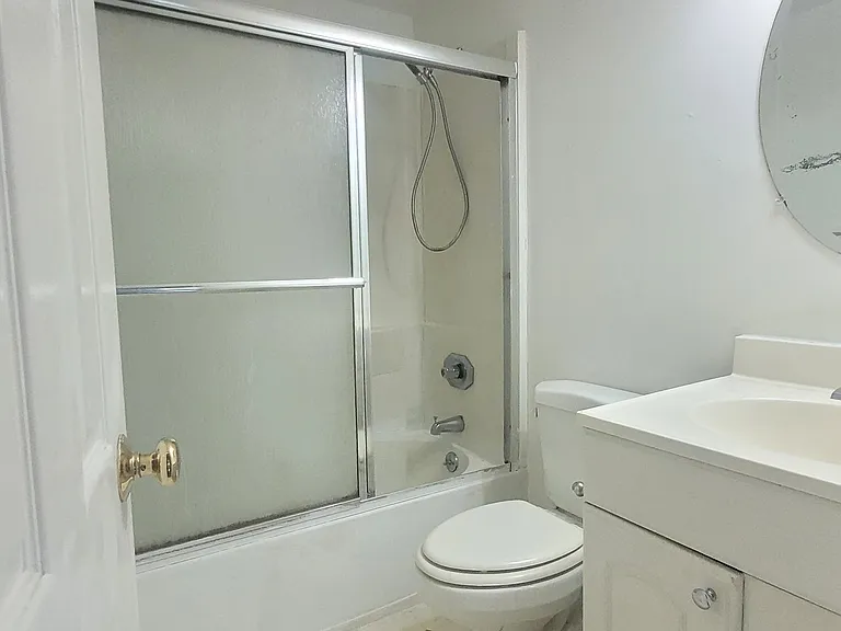 4419 Kentmore Dr — Photo 5