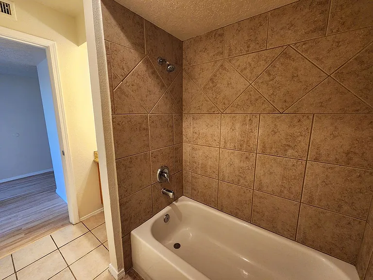 212 San Clemente Ave NW — Photo 33