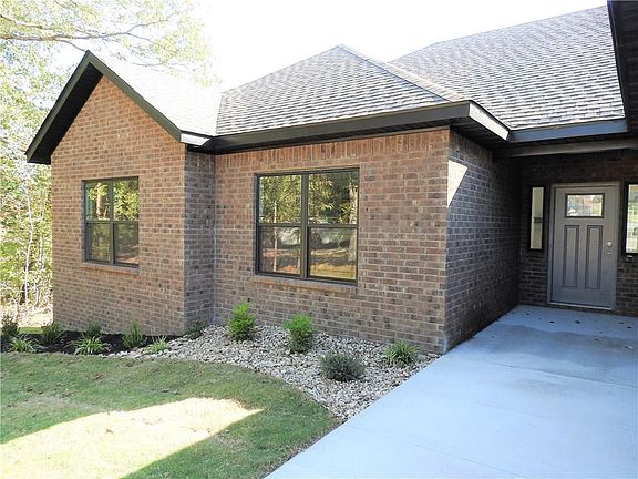 2nd image of 8 Alice Ln