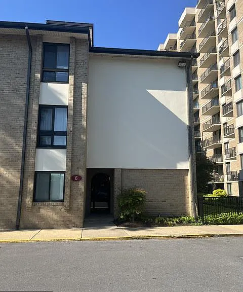 6 Monroe St #301 — Photo 1