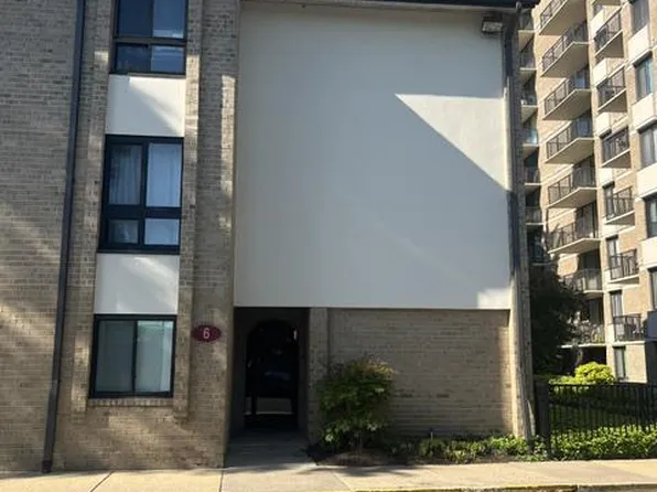 6 Monroe St APT 301, Rockville, MD 20850