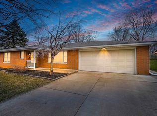 1126 Cambridge Dr, South Bend, IN 46614