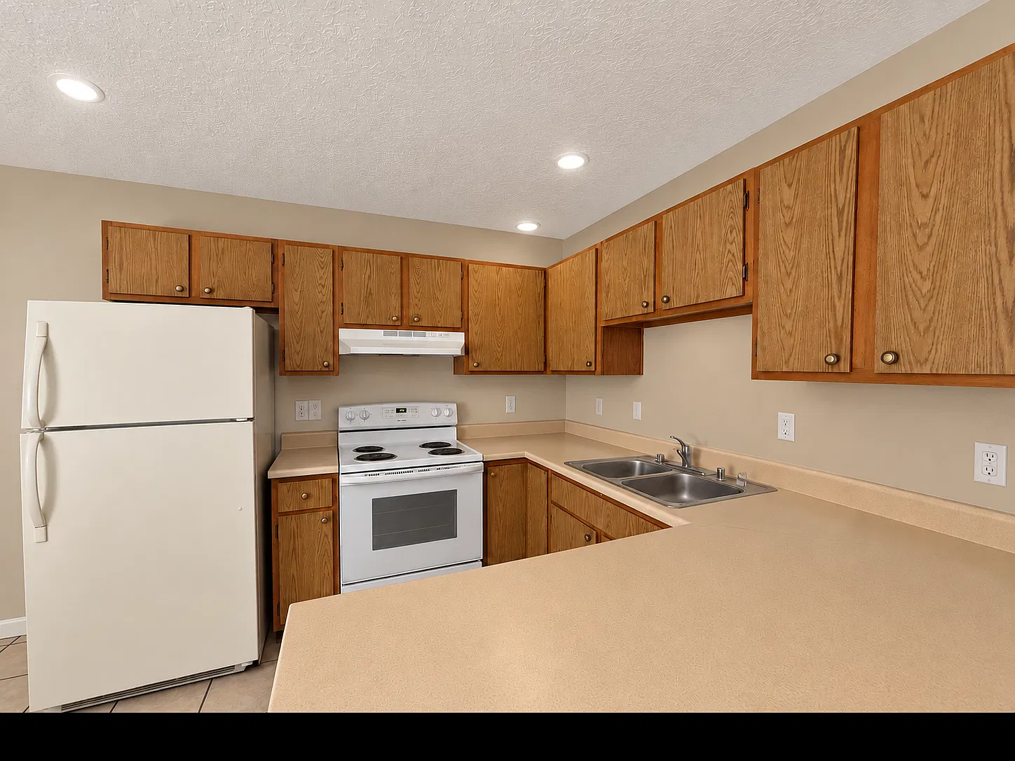 1 Bedroom, 1 Bathroom with In-Unit Washer & Dryer $1,000/Month — Photo 2