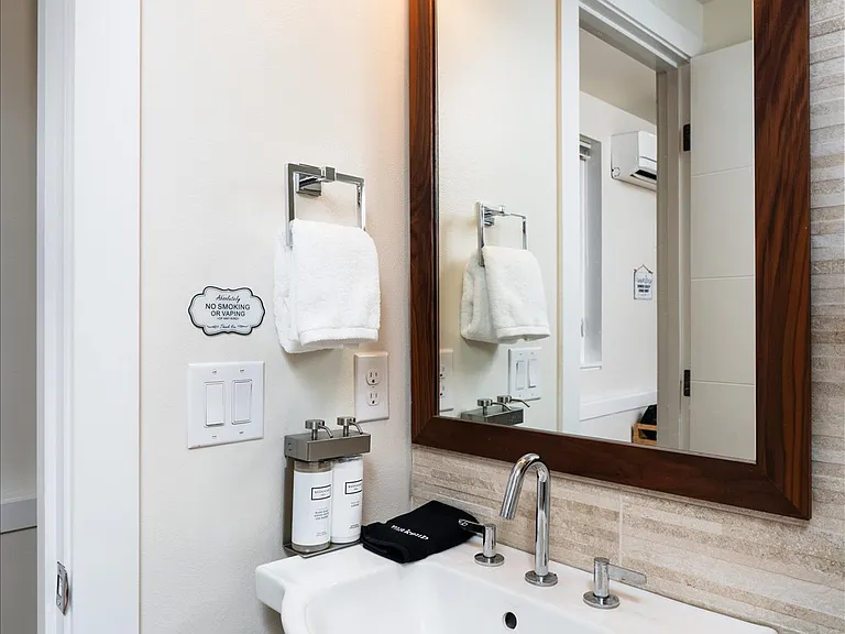 2218C Franklin Ave E #C — Photo 13