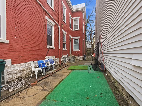 3rd image of 2328 Stratford Ave