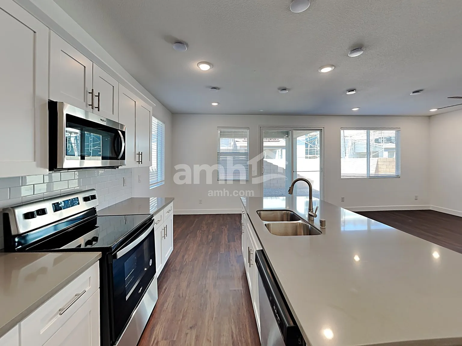 3 bed, 2.5 bath, 1808 sqft, $2,410 — Photo 3