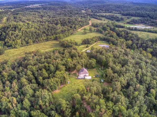 1806 Pack Rd, Noel, MO 64854