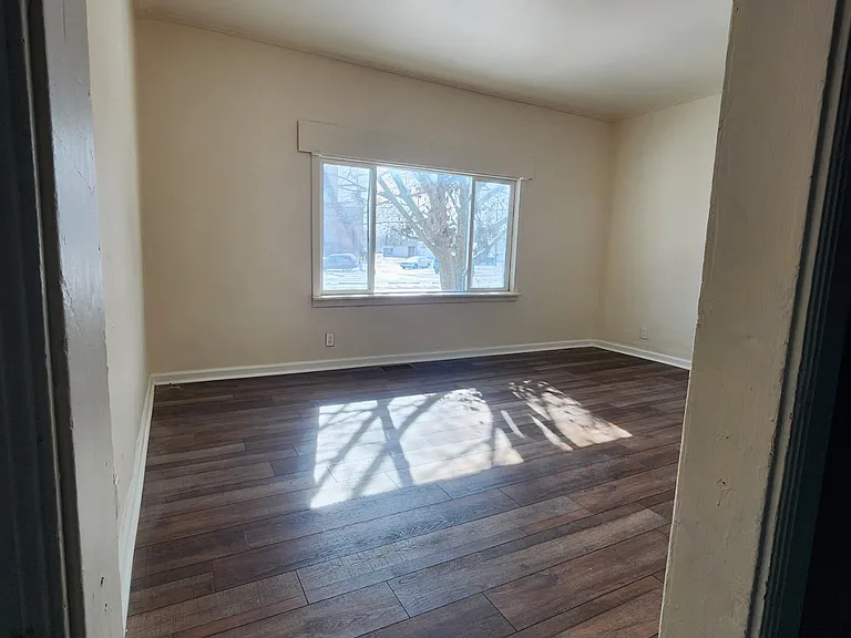 1460 Eagle St — Photo 3