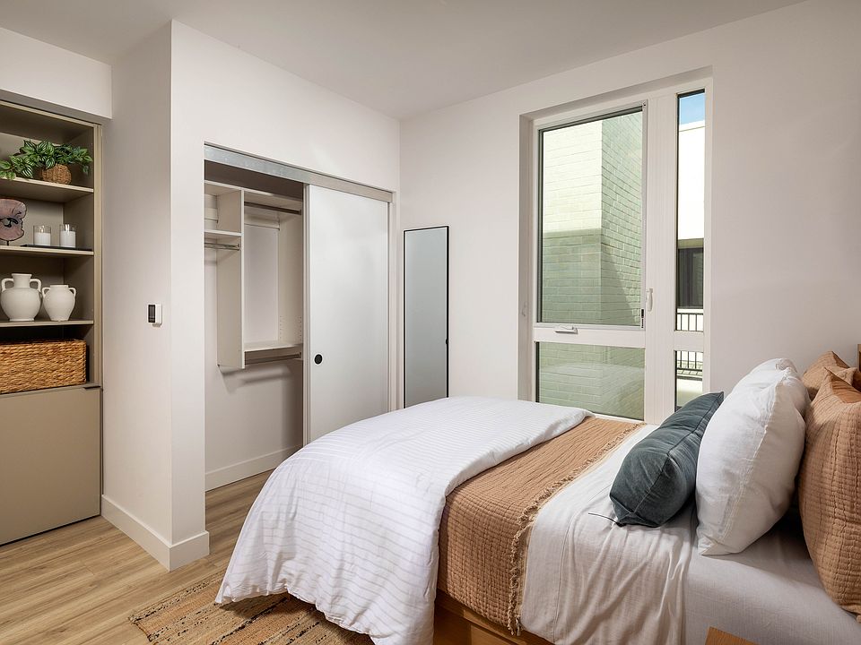 CEI_Luca_Ph_II_Model_402_Master_Bed_II