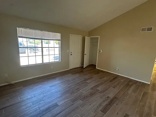 1059 E Sequoia Dr — Photo 5