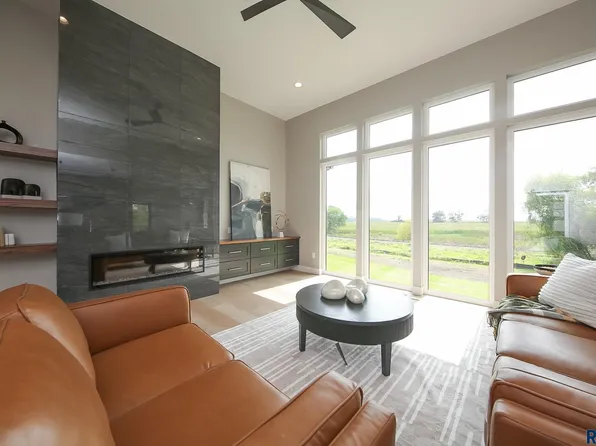 1005 S Haley Ave, Brandon, SD 57005