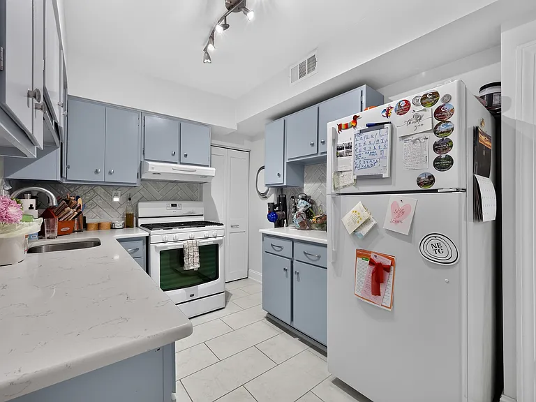 715 A St NE — Photo 8