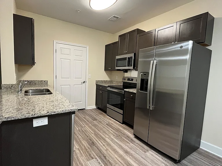 Meridian Bay Apartment Homes — Photo 7