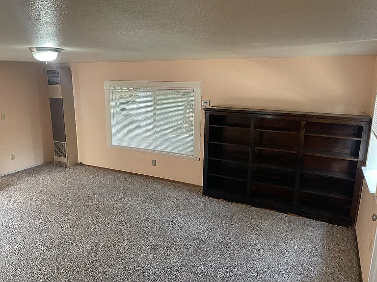 1092 Humboldt Ave — Photo 3