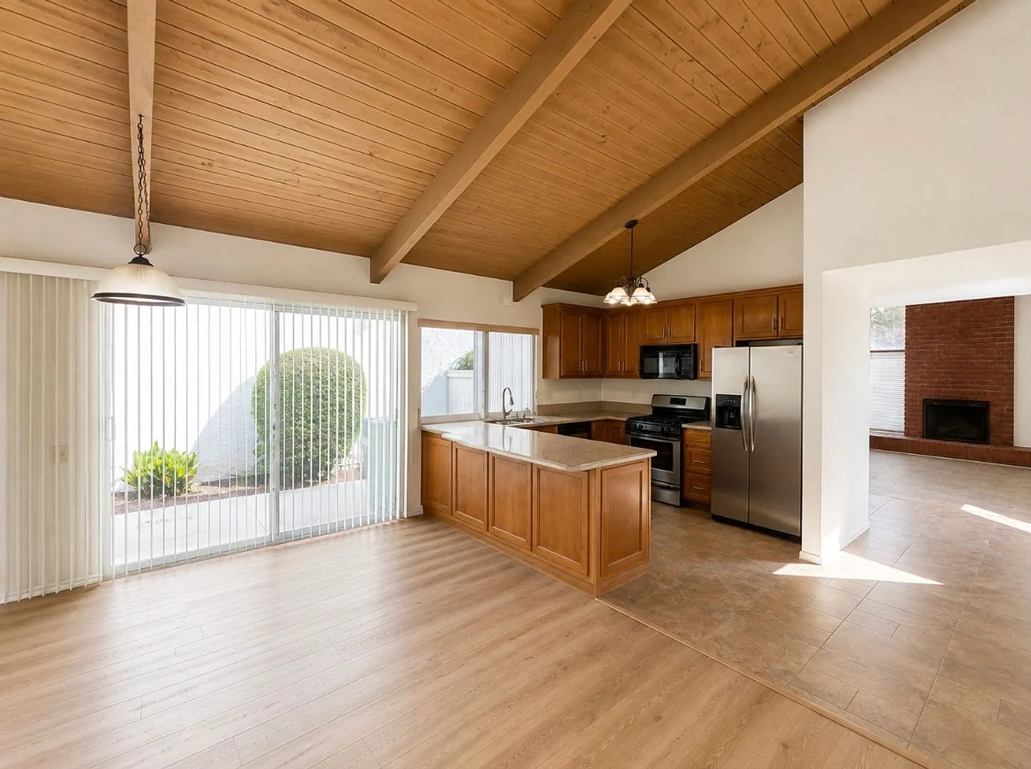 Charming 3-Bedroom Home in Desirable Deerfield Community of Irvine — Photo 4