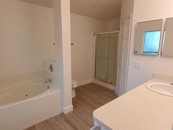 5th image of 585 Willowgreen Ln