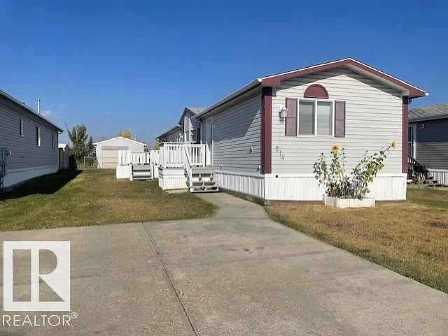 214 Oak Wood Cres NW photo 1