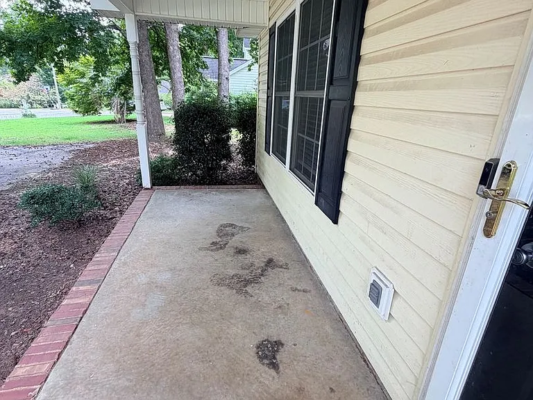 104 Brazington Ct — Photo 2