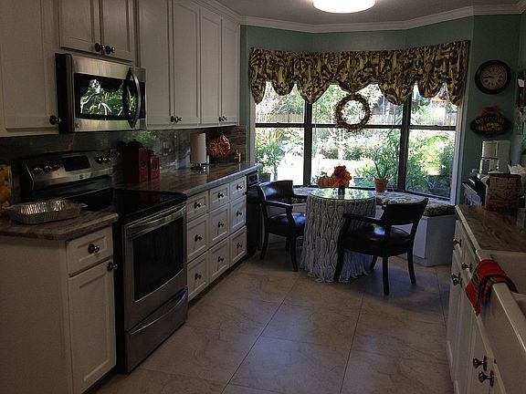 2nd image of 2825 Poinciana St