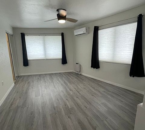 4th image of 1508 Dolphin St