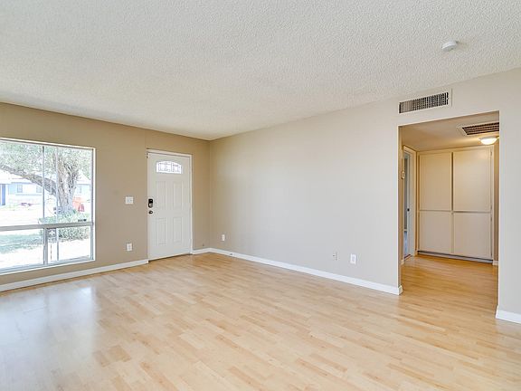 3rd image of 3437 W Poinsettia Dr