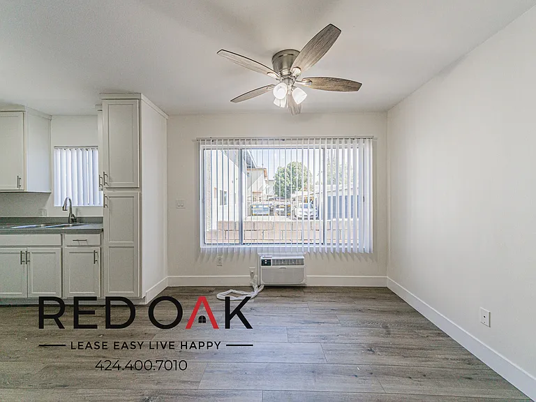 7502 Canby Ave #4 — Photo 9