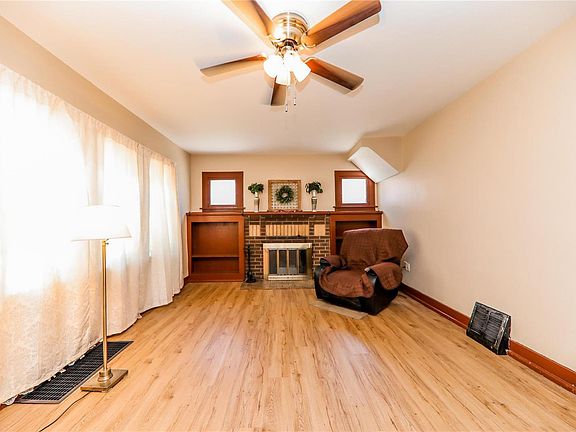 2nd image of 2614 Benton St
