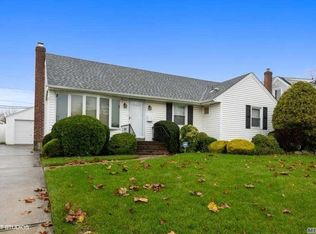 1106 Douglas Ave, Wantagh, NY 11793