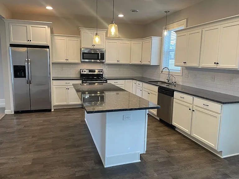 544 Tiffany Ln — Photo 4