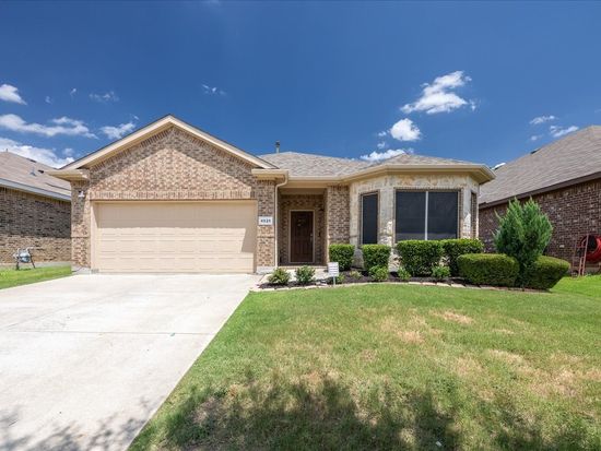 4521 Green River Dr, Denton, TX 76208