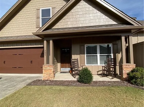 207 Village Dr, Dahlonega, GA 30533