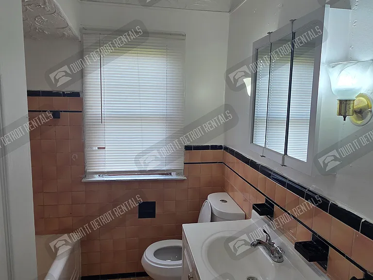 8891 Whitcomb St — Photo 12