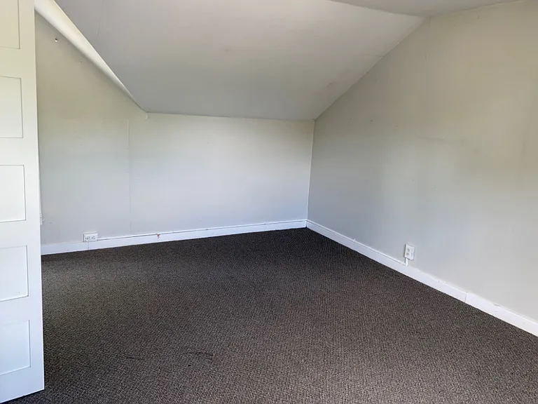541 Putnam St — Photo 10
