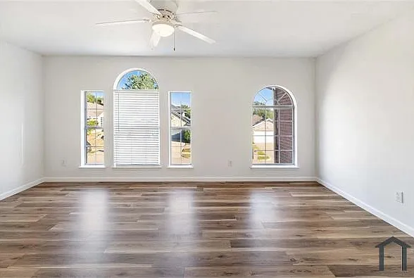 813 Silverbrook Dr — Photo 14