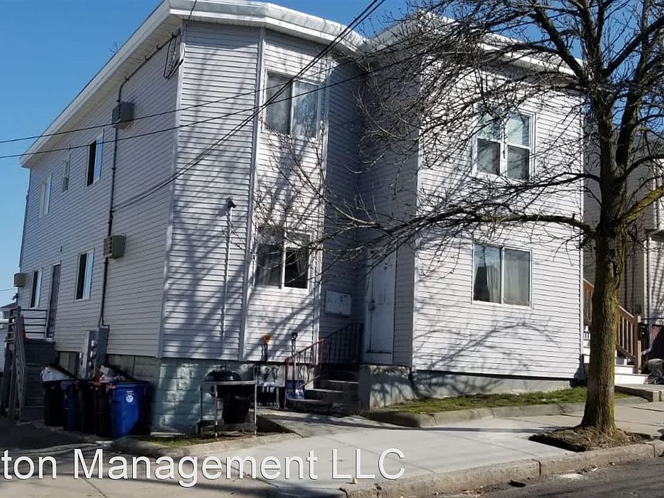 1st image of 136-138 Walnut St Unit 3