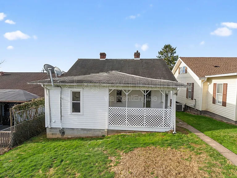 604 Hart St — Photo 3