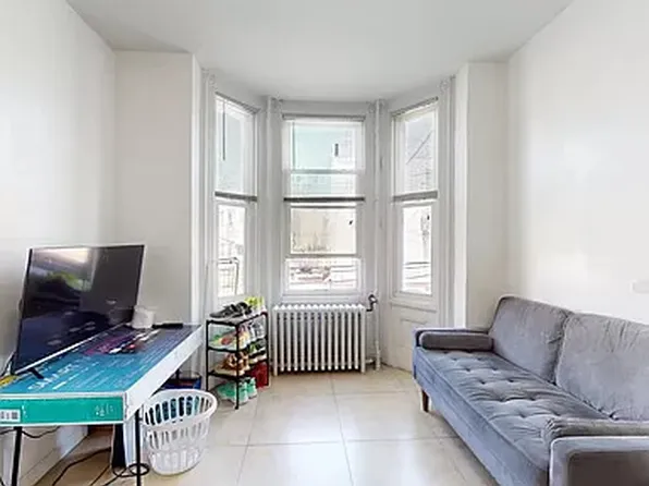 76 Baldwin Avenue image 2 of 9