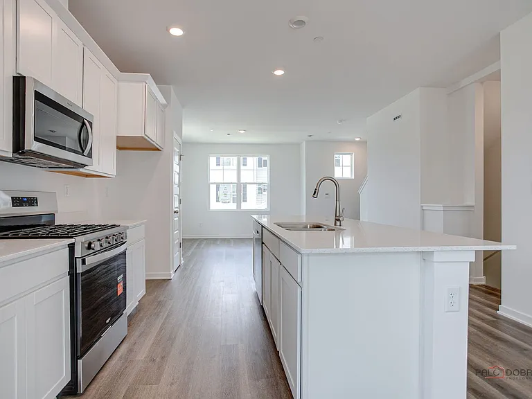 541 Yosemite Way — Photo 9