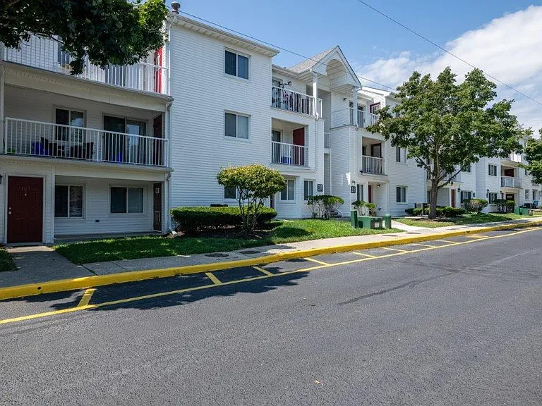 Seagrass Cove Apartment Homes — Photo 17