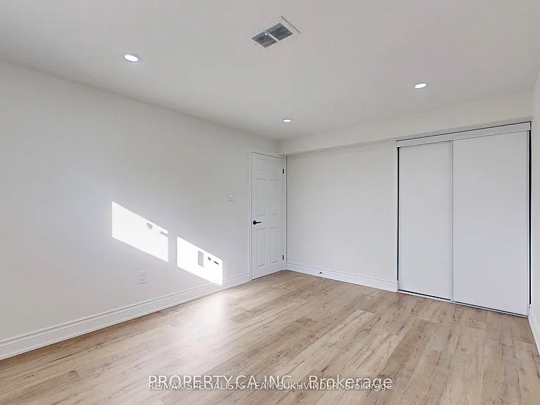 80 Cynthia Rd #LOWER — Photo 12