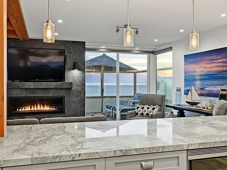 3373 Ocean Dr — Photo 11