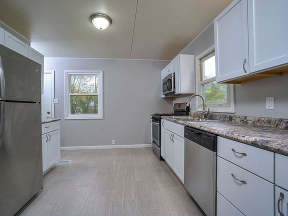 5th image of 1021 S 32nd St